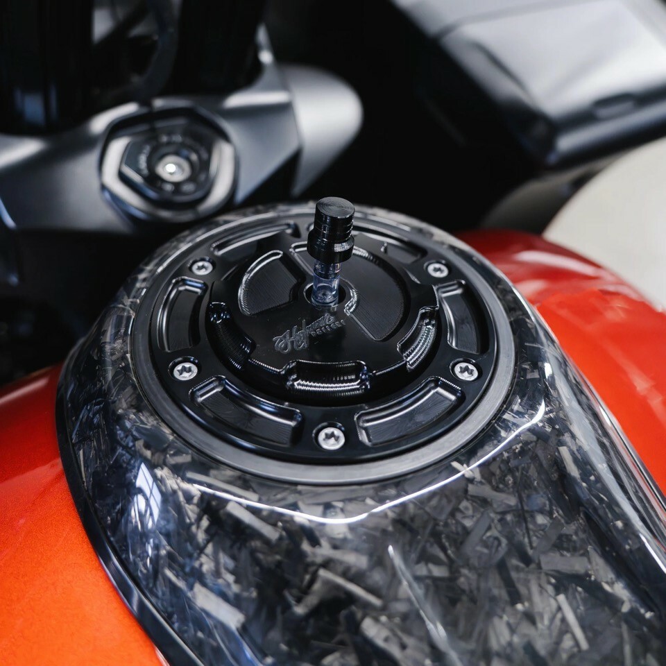 HOFMANN DESIGNS 6 Pt Moto Gas Cap Assembly `23-24 Cvo Black — HDB-1079B